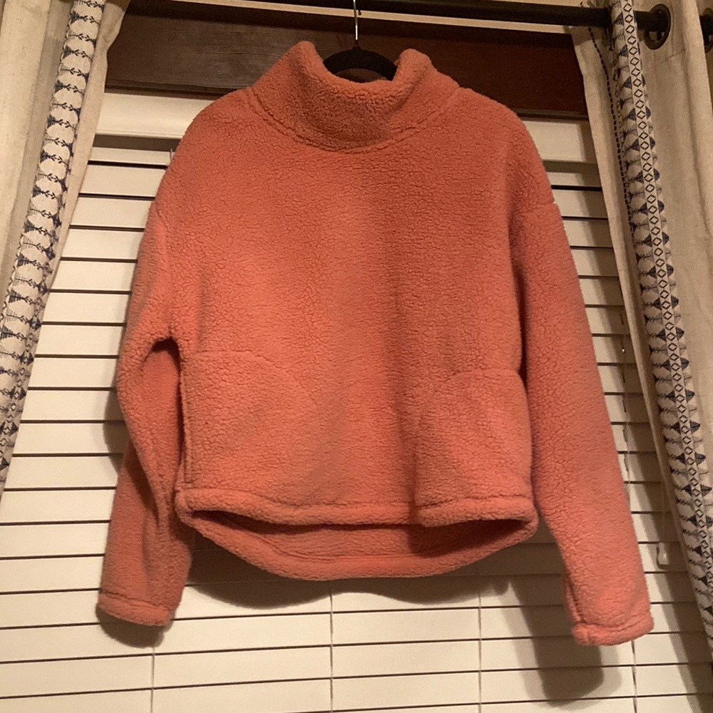 Women’s Cropped Sweater NWT